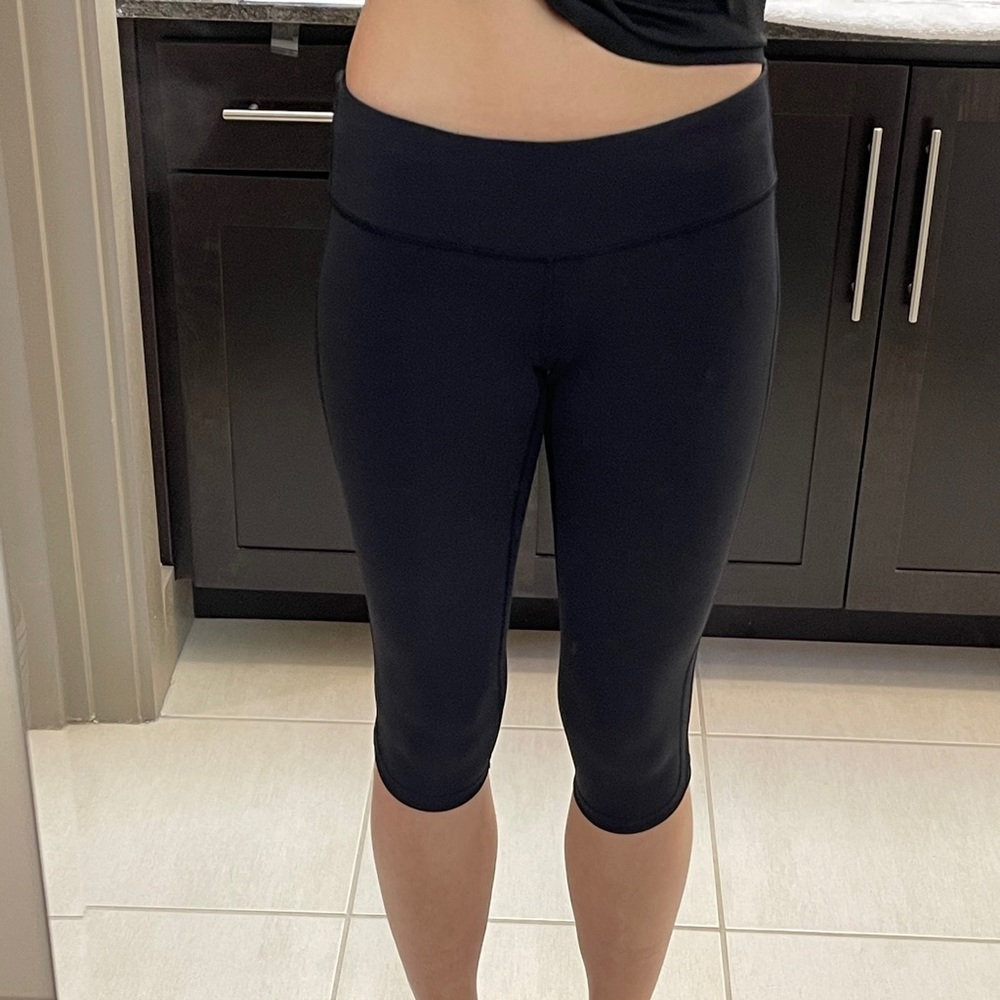 LuluLemon Black Cropped Leggings